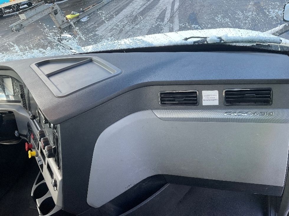 Day Cab Tractor-Heavy Duty Tractors-Freightliner-2022-T12642ST-Middlefield-OH-494,590\n\t\tmiles-$ 45,250 - Image 13