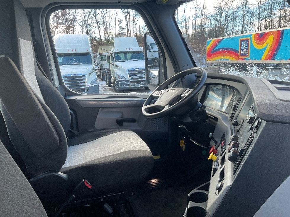 Day Cab Tractor-Heavy Duty Tractors-Freightliner-2022-T12642ST-Middlefield-OH-494,590\n\t\tmiles-$ 45,250 - Image 14