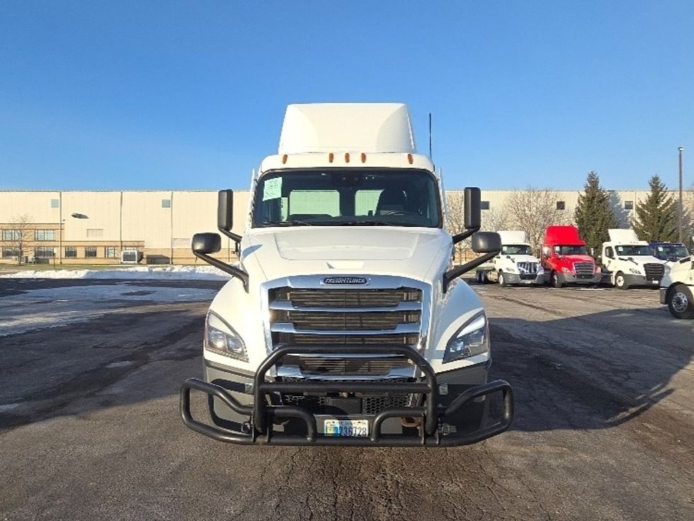 Day Cab Tractor-Heavy Duty Tractors-Freightliner-2022-T12642ST-Middlefield-OH-494,590\n\t\tmiles-$ 45,250 - Image 2