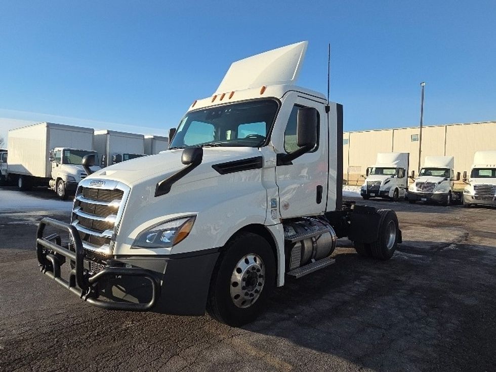 Day Cab Tractor-Heavy Duty Tractors-Freightliner-2022-T12642ST-Middlefield-OH-494,590\n\t\tmiles-$ 45,250 - Image 3