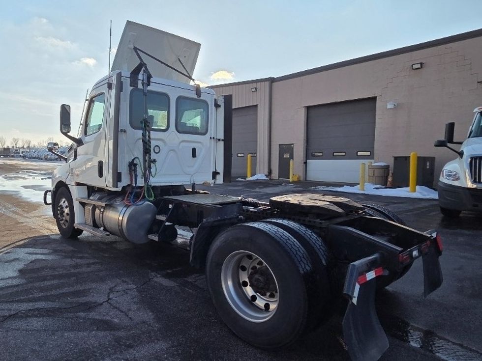 Day Cab Tractor-Heavy Duty Tractors-Freightliner-2022-T12642ST-Middlefield-OH-494,590\n\t\tmiles-$ 45,250 - Image 5
