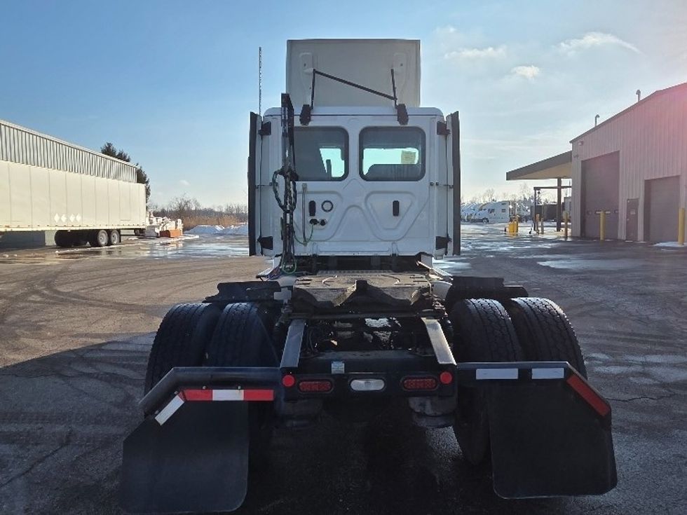 Day Cab Tractor-Heavy Duty Tractors-Freightliner-2022-T12642ST-Middlefield-OH-494,590\n\t\tmiles-$ 45,250 - Image 6