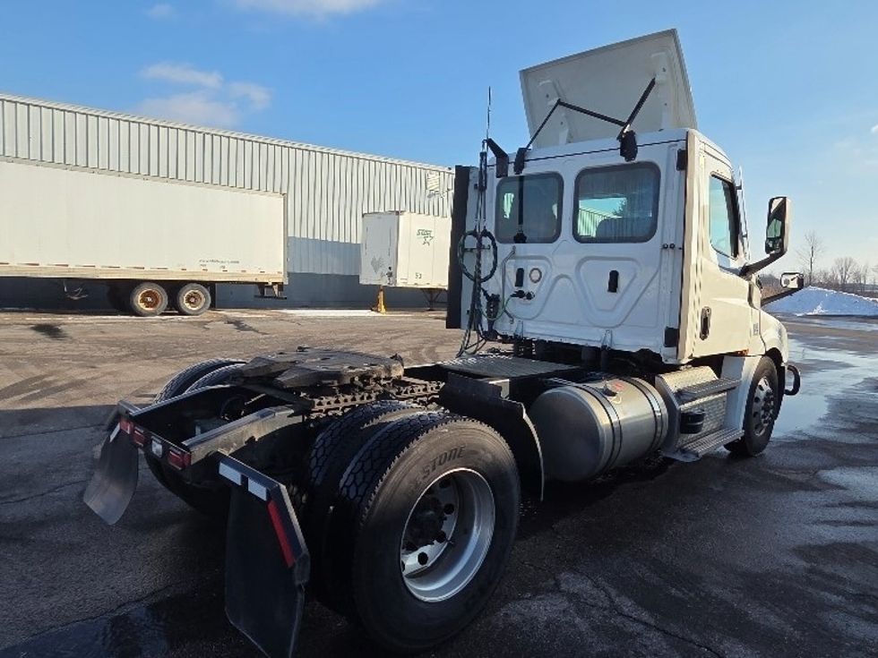 Day Cab Tractor-Heavy Duty Tractors-Freightliner-2022-T12642ST-Middlefield-OH-494,590\n\t\tmiles-$ 45,250 - Image 7