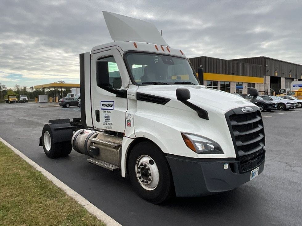 Day Cab Tractor-Heavy Duty Tractors-Freightliner-2022-T12642ST-Montgomery-NY-574,112\n\t\tmiles-$ 51,750 - Image 1