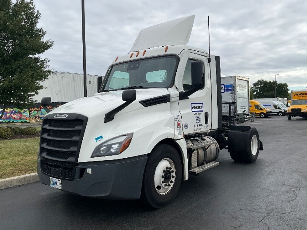 2022 Freightliner Cascadia 126" Day cab photo 3