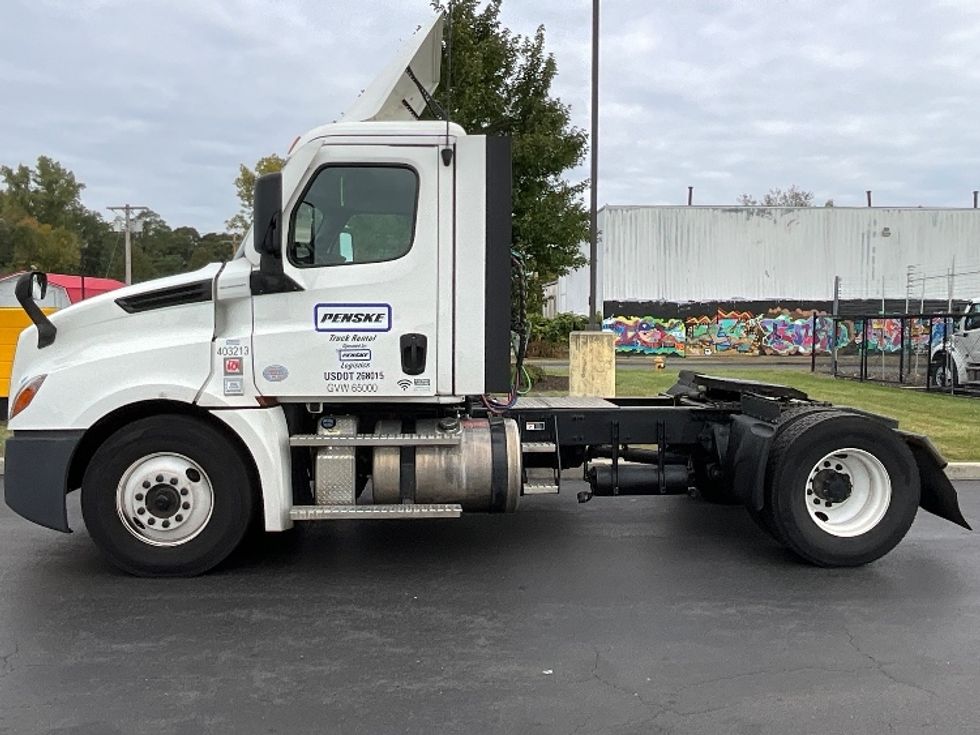 2022 Freightliner Cascadia 126" Day cab photo 4