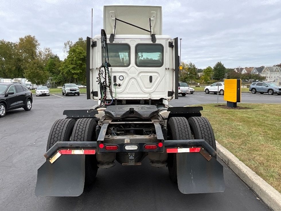 2022 Freightliner Cascadia 126" Day cab photo 6