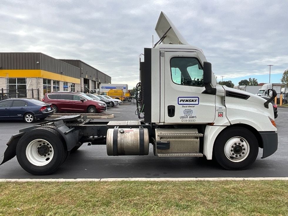2022 Freightliner Cascadia 126" Day cab photo 8
