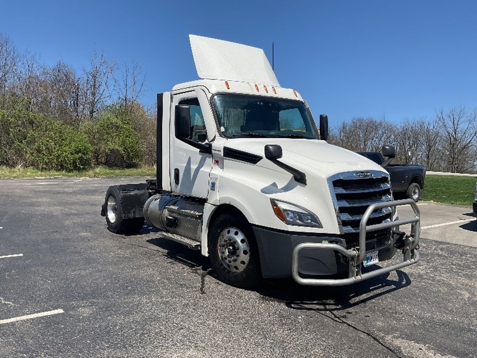 Day Cab Tractor-Heavy Duty Tractors-Freightliner-2022-T12642ST-Morgantown-WV-451,856\n\t\tmiles-$ 50,250 - Image 1
