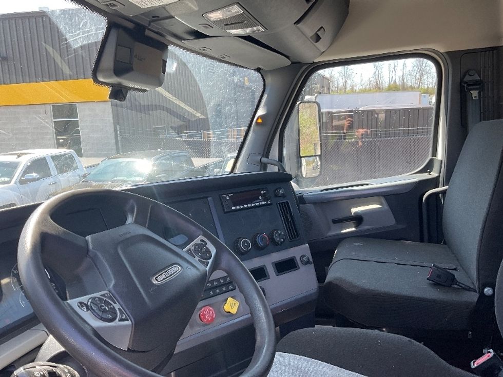 Day Cab Tractor-Heavy Duty Tractors-Freightliner-2022-T12642ST-Morgantown-WV-451,856\n\t\tmiles-$ 50,250 - Image 10