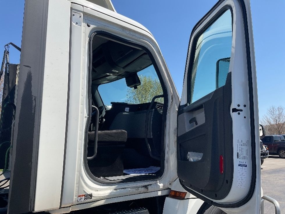 Day Cab Tractor-Heavy Duty Tractors-Freightliner-2022-T12642ST-Morgantown-WV-451,856\n\t\tmiles-$ 50,250 - Image 12