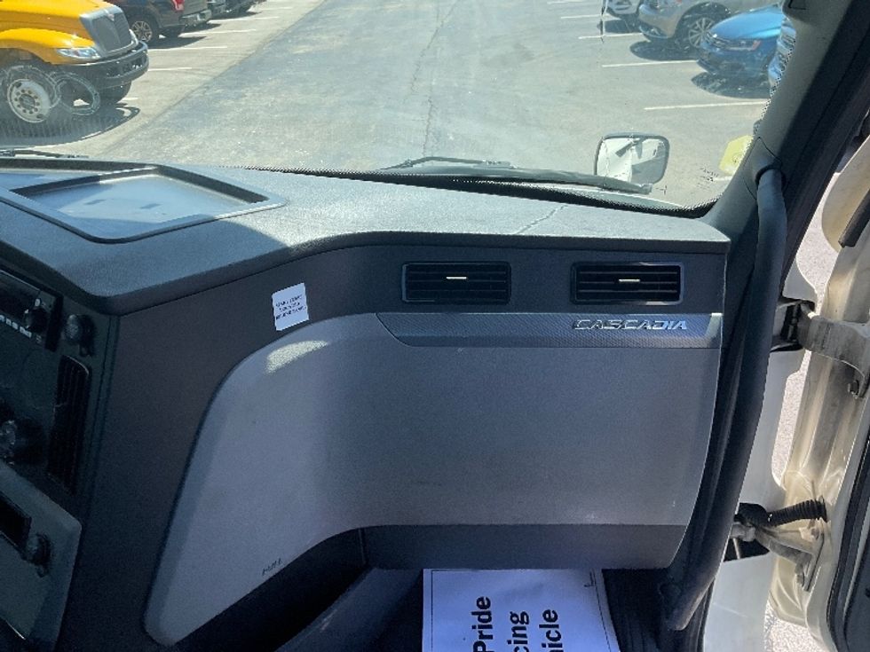 Day Cab Tractor-Heavy Duty Tractors-Freightliner-2022-T12642ST-Morgantown-WV-451,856\n\t\tmiles-$ 50,250 - Image 13