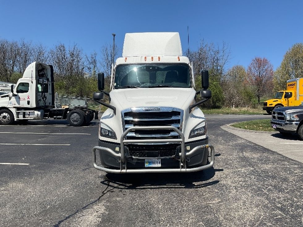 Day Cab Tractor-Heavy Duty Tractors-Freightliner-2022-T12642ST-Morgantown-WV-451,856\n\t\tmiles-$ 50,250 - Image 2