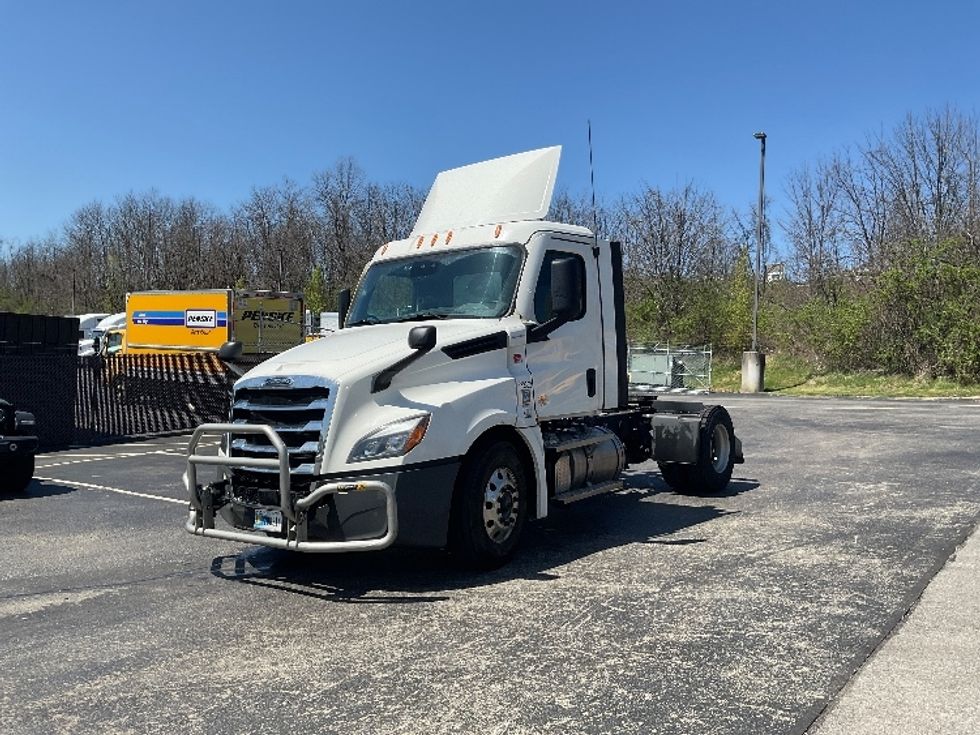 Day Cab Tractor-Heavy Duty Tractors-Freightliner-2022-T12642ST-Morgantown-WV-451,856\n\t\tmiles-$ 50,250 - Image 3