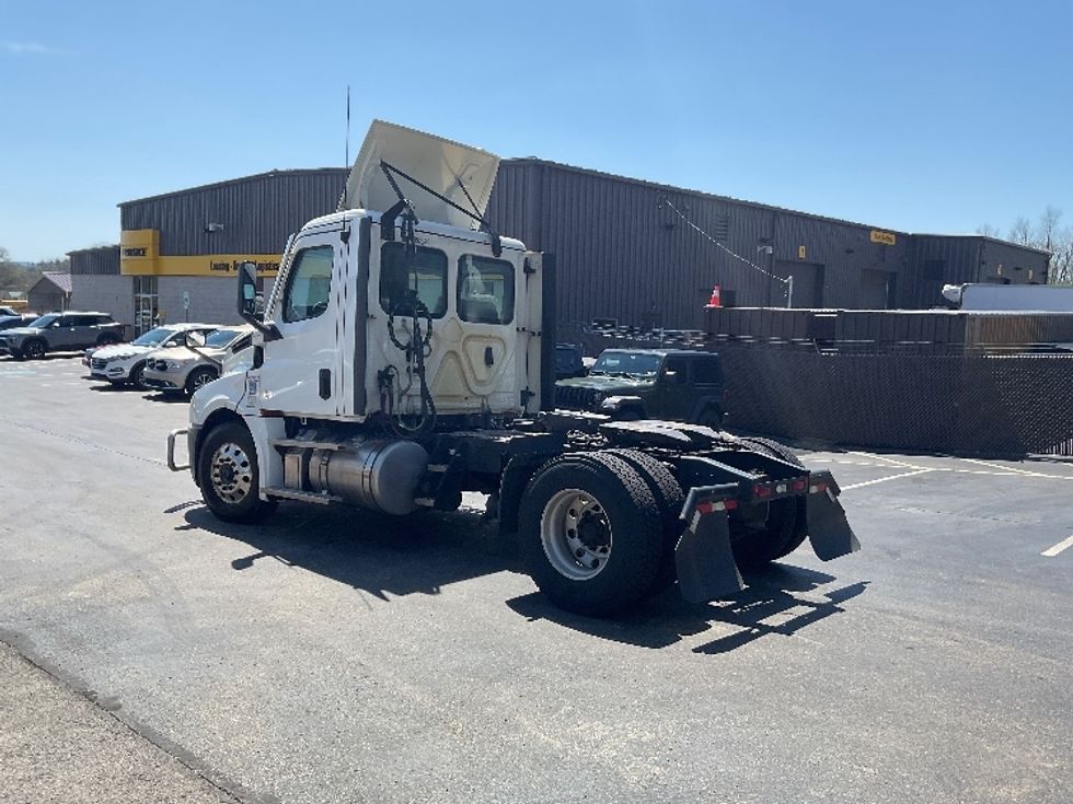 Day Cab Tractor-Heavy Duty Tractors-Freightliner-2022-T12642ST-Morgantown-WV-451,856\n\t\tmiles-$ 50,250 - Image 5
