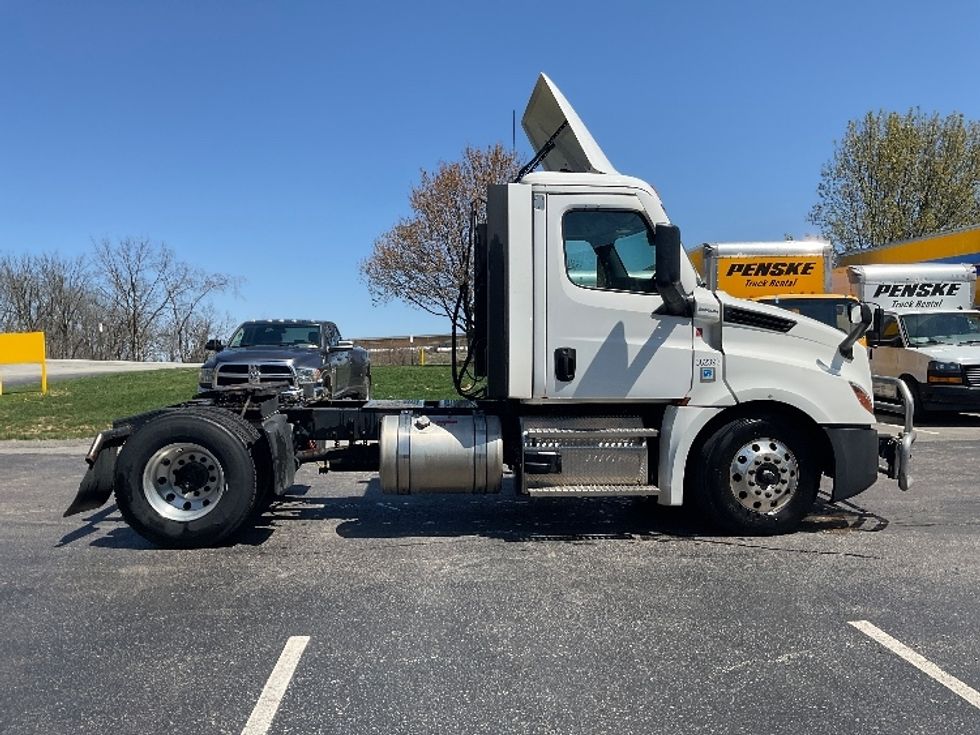Day Cab Tractor-Heavy Duty Tractors-Freightliner-2022-T12642ST-Morgantown-WV-451,856\n\t\tmiles-$ 50,250 - Image 8