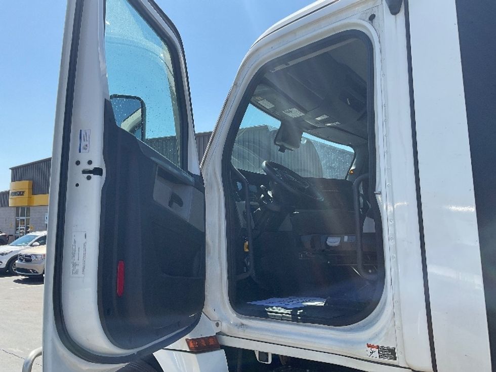 Day Cab Tractor-Heavy Duty Tractors-Freightliner-2022-T12642ST-Morgantown-WV-451,856\n\t\tmiles-$ 50,250 - Image 9