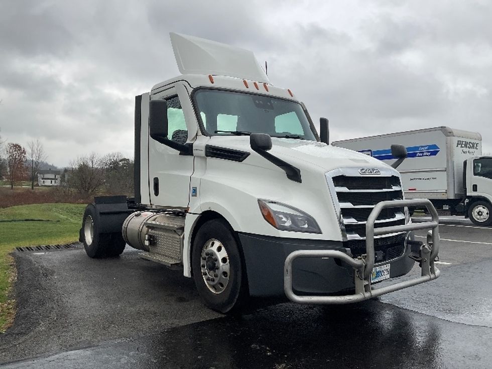 Day Cab Tractor-Heavy Duty Tractors-Freightliner-2022-T12642ST-Mount Pleasant-PA-435,281\n\t\tmiles-$ 49,000 - Image 1