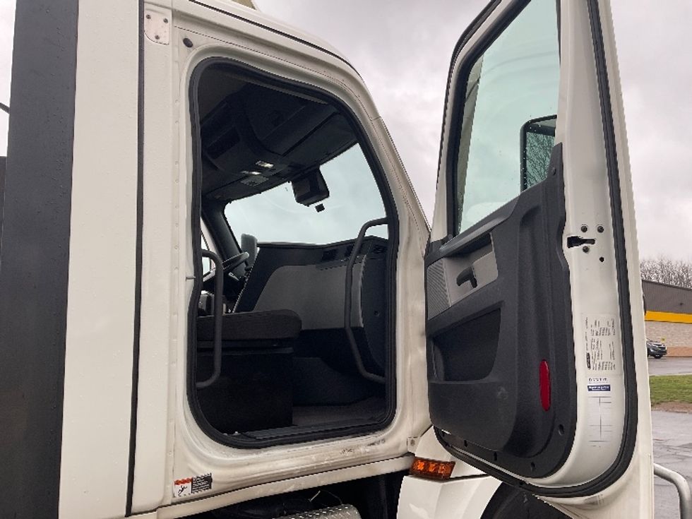 Day Cab Tractor-Heavy Duty Tractors-Freightliner-2022-T12642ST-Mount Pleasant-PA-435,281\n\t\tmiles-$ 49,000 - Image 12
