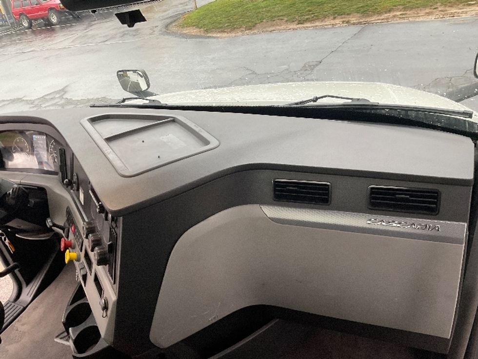 Day Cab Tractor-Heavy Duty Tractors-Freightliner-2022-T12642ST-Mount Pleasant-PA-435,281\n\t\tmiles-$ 49,000 - Image 13