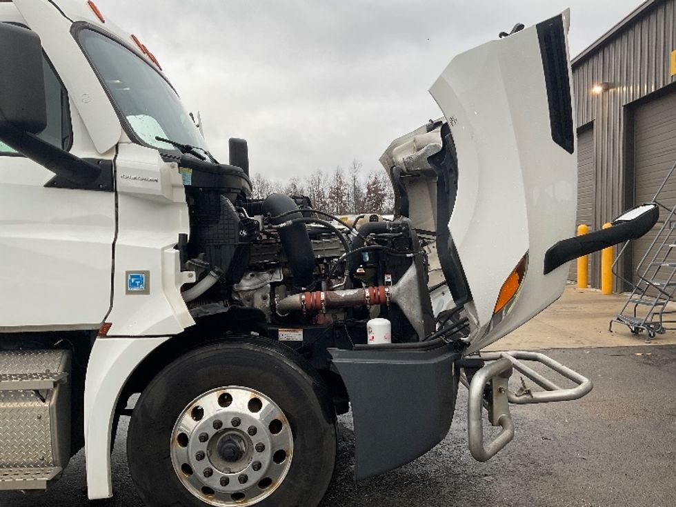 Day Cab Tractor-Heavy Duty Tractors-Freightliner-2022-T12642ST-Mount Pleasant-PA-435,281\n\t\tmiles-$ 49,000 - Image 15