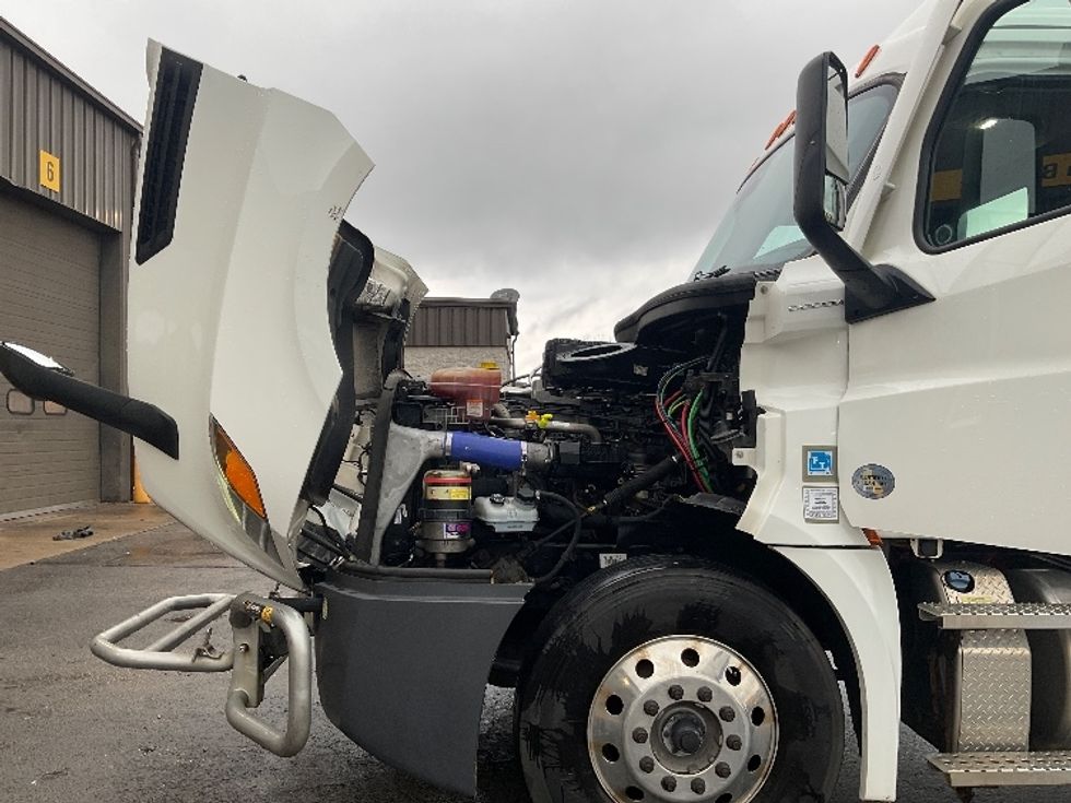 Day Cab Tractor-Heavy Duty Tractors-Freightliner-2022-T12642ST-Mount Pleasant-PA-435,281\n\t\tmiles-$ 49,000 - Image 16