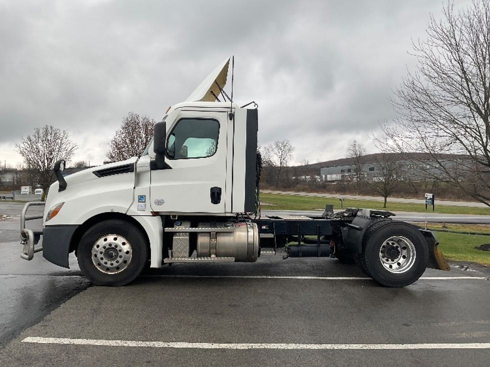 Day Cab Tractor-Heavy Duty Tractors-Freightliner-2022-T12642ST-Mount Pleasant-PA-435,281\n\t\tmiles-$ 49,000 - Image 4