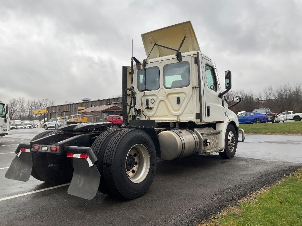 Day Cab Tractor-Heavy Duty Tractors-Freightliner-2022-T12642ST-Mount Pleasant-PA-435,281\n\t\tmiles-$ 49,000 - Image 7