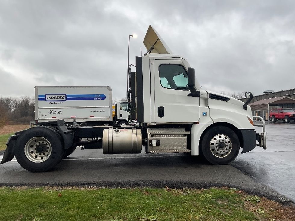 Day Cab Tractor-Heavy Duty Tractors-Freightliner-2022-T12642ST-Mount Pleasant-PA-435,281\n\t\tmiles-$ 49,000 - Image 8