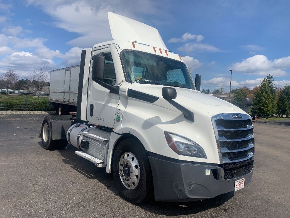 Day Cab Tractor-Heavy Duty Tractors-Freightliner-2022-T12642ST-Norton-MA-508,756\n\t\tmiles-$ 41,250 - Image 1