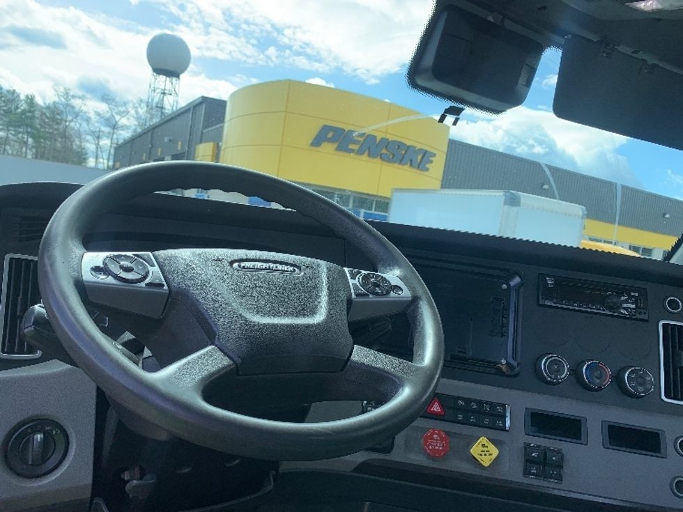 Day Cab Tractor-Heavy Duty Tractors-Freightliner-2022-T12642ST-Norton-MA-508,756\n\t\tmiles-$ 41,250 - Image 11