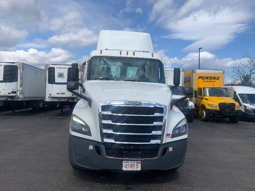 Day Cab Tractor-Heavy Duty Tractors-Freightliner-2022-T12642ST-Norton-MA-508,756\n\t\tmiles-$ 41,250 - Image 2