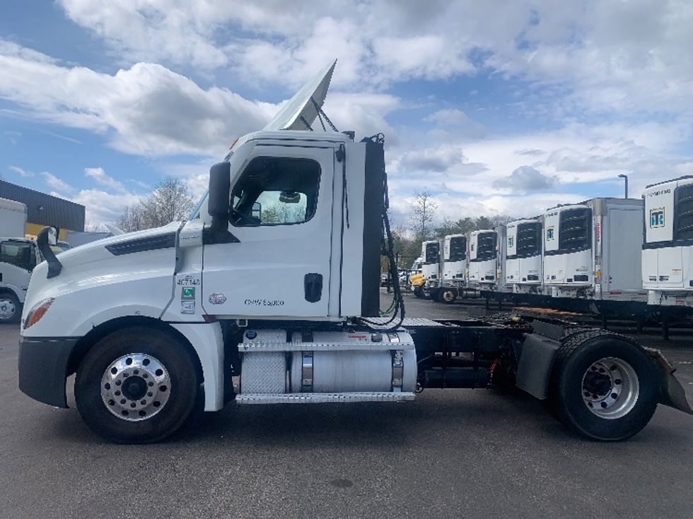 Day Cab Tractor-Heavy Duty Tractors-Freightliner-2022-T12642ST-Norton-MA-508,756\n\t\tmiles-$ 41,250 - Image 4
