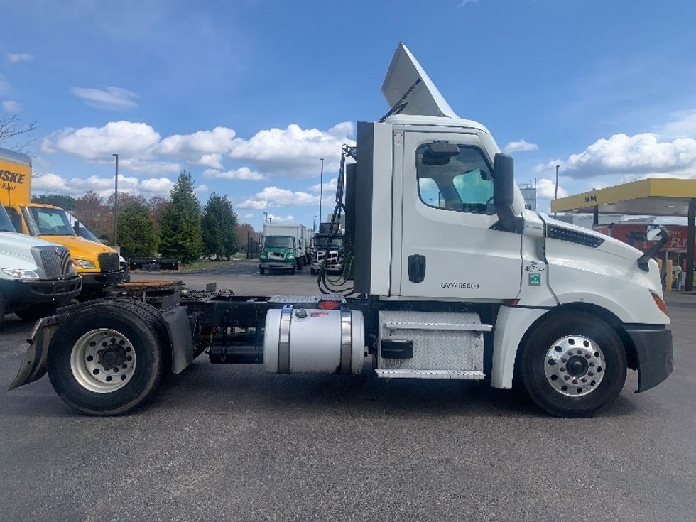 Day Cab Tractor-Heavy Duty Tractors-Freightliner-2022-T12642ST-Norton-MA-508,756\n\t\tmiles-$ 41,250 - Image 8