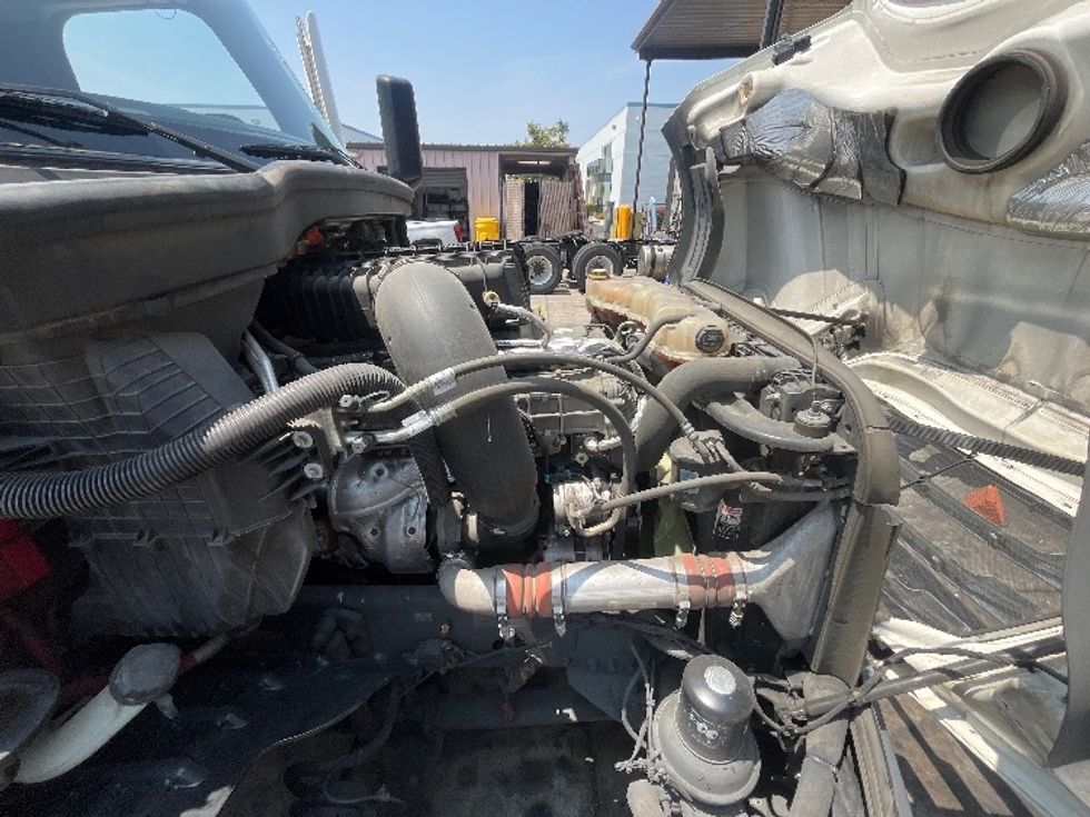 Day Cab Tractor-Heavy Duty Tractors-Freightliner-2022-T12642ST-Ontario-CA-558,752\n\t\tmiles-$ 58,500 - Image 15