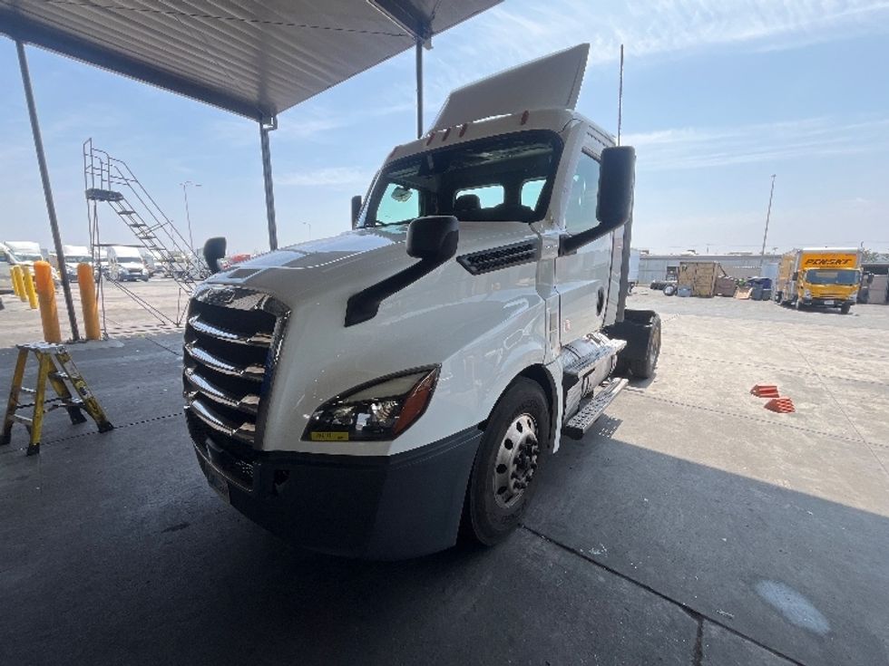 Day Cab Tractor-Heavy Duty Tractors-Freightliner-2022-T12642ST-Ontario-CA-558,752\n\t\tmiles-$ 58,500 - Image 3