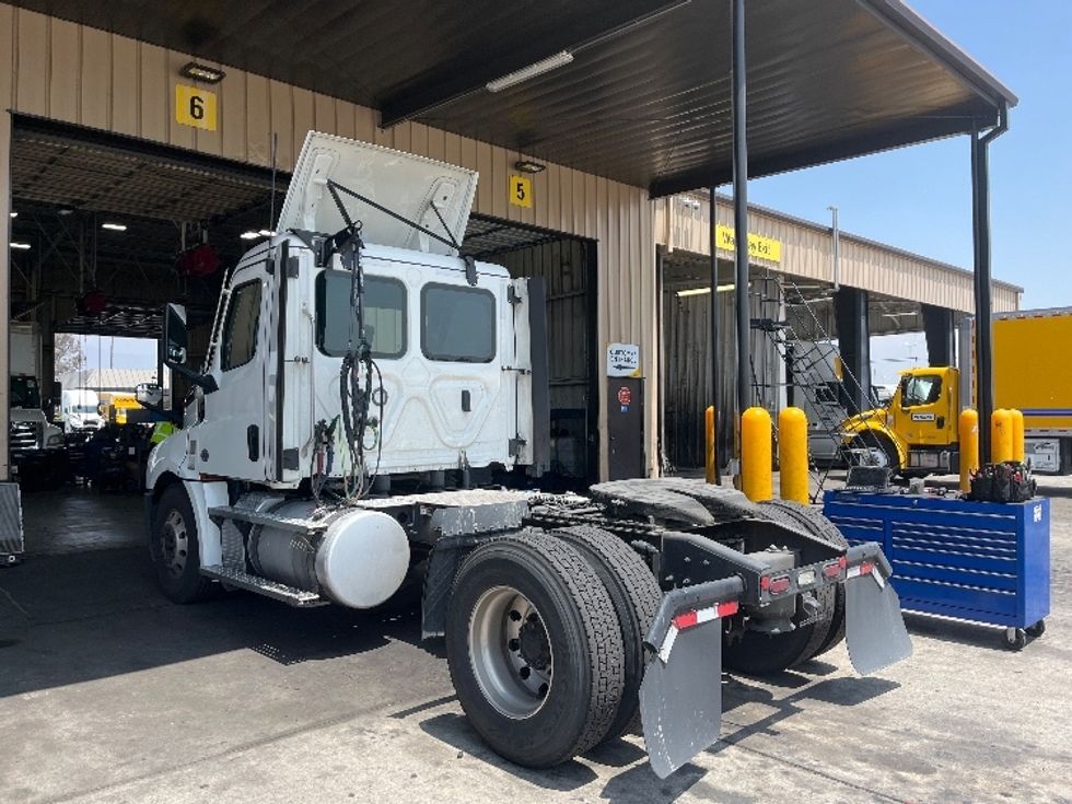 Day Cab Tractor-Heavy Duty Tractors-Freightliner-2022-T12642ST-Ontario-CA-558,752\n\t\tmiles-$ 58,500 - Image 5
