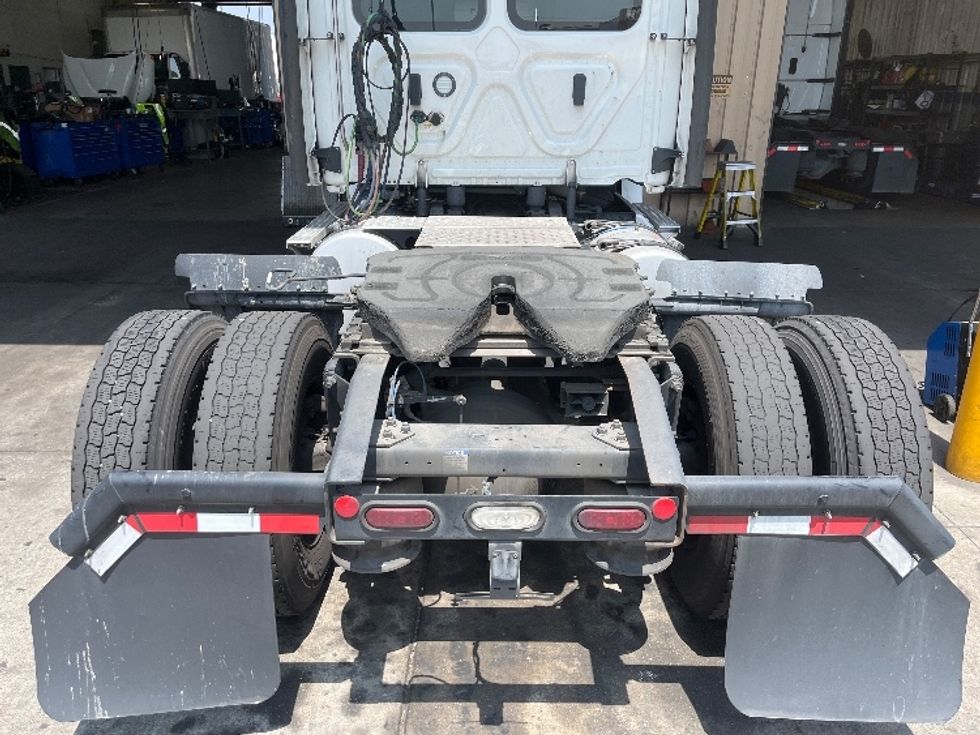 Day Cab Tractor-Heavy Duty Tractors-Freightliner-2022-T12642ST-Ontario-CA-558,752\n\t\tmiles-$ 58,500 - Image 6