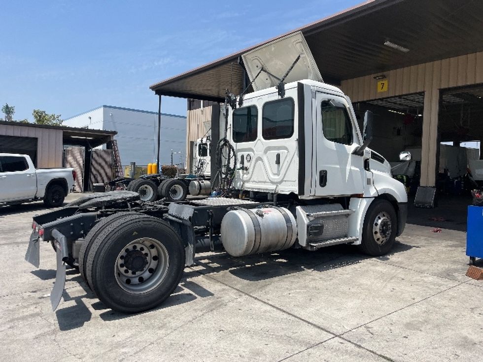Day Cab Tractor-Heavy Duty Tractors-Freightliner-2022-T12642ST-Ontario-CA-558,752\n\t\tmiles-$ 58,500 - Image 7