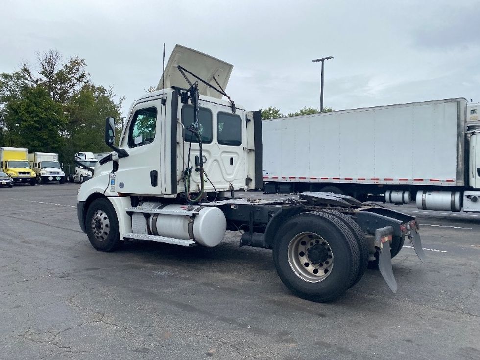 Day Cab Tractor-Heavy Duty Tractors-Freightliner-2022-T12642ST-Parsippany-NJ-452,771\n\t\tmiles-$ 47,750 - Image 5