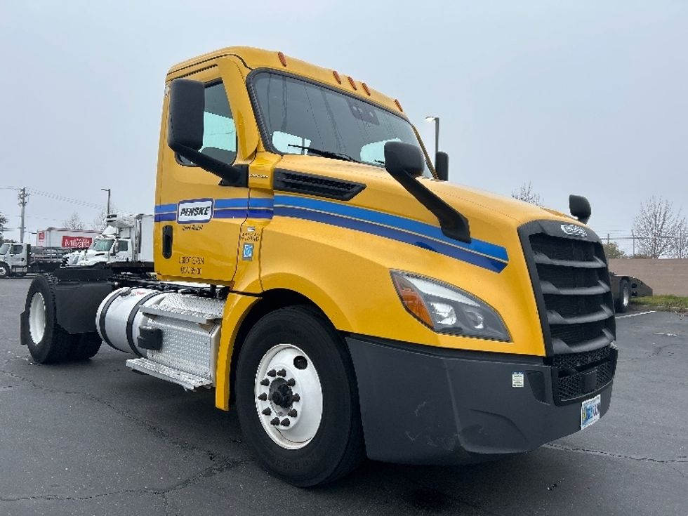 Day Cab Tractor-Heavy Duty Tractors-Freightliner-2022-T12642ST-Sacramento-CA-153,000\n\t\tmiles-$ 82,000 - Image 1