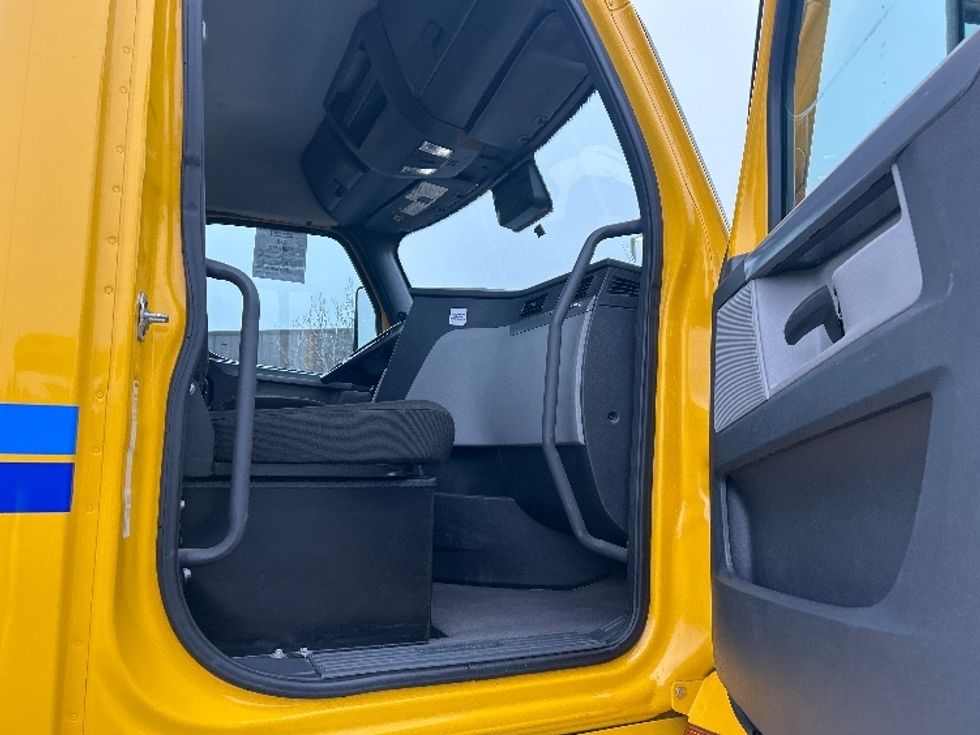 Day Cab Tractor-Heavy Duty Tractors-Freightliner-2022-T12642ST-Sacramento-CA-153,000\n\t\tmiles-$ 82,000 - Image 12