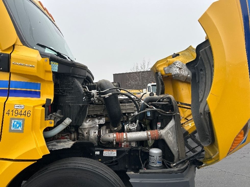 Day Cab Tractor-Heavy Duty Tractors-Freightliner-2022-T12642ST-Sacramento-CA-153,000\n\t\tmiles-$ 82,000 - Image 15