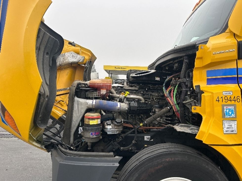 Day Cab Tractor-Heavy Duty Tractors-Freightliner-2022-T12642ST-Sacramento-CA-153,000\n\t\tmiles-$ 82,000 - Image 16