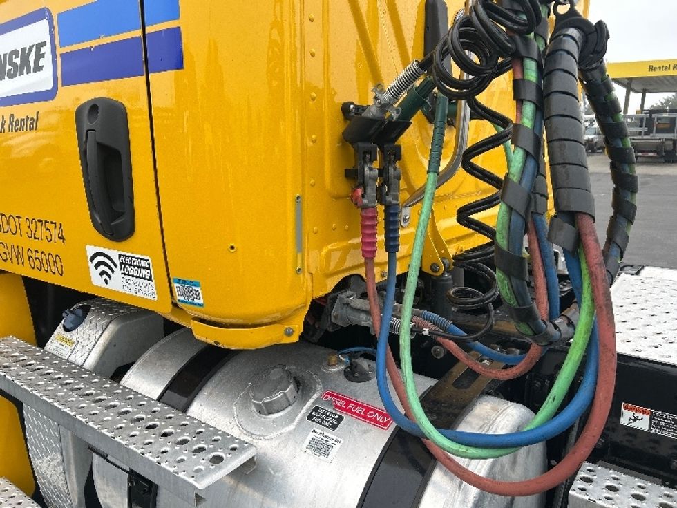 Day Cab Tractor-Heavy Duty Tractors-Freightliner-2022-T12642ST-Sacramento-CA-153,000\n\t\tmiles-$ 82,000 - Image 17