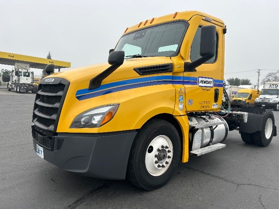 Day Cab Tractor-Heavy Duty Tractors-Freightliner-2022-T12642ST-Sacramento-CA-153,000\n\t\tmiles-$ 82,000 - Image 3