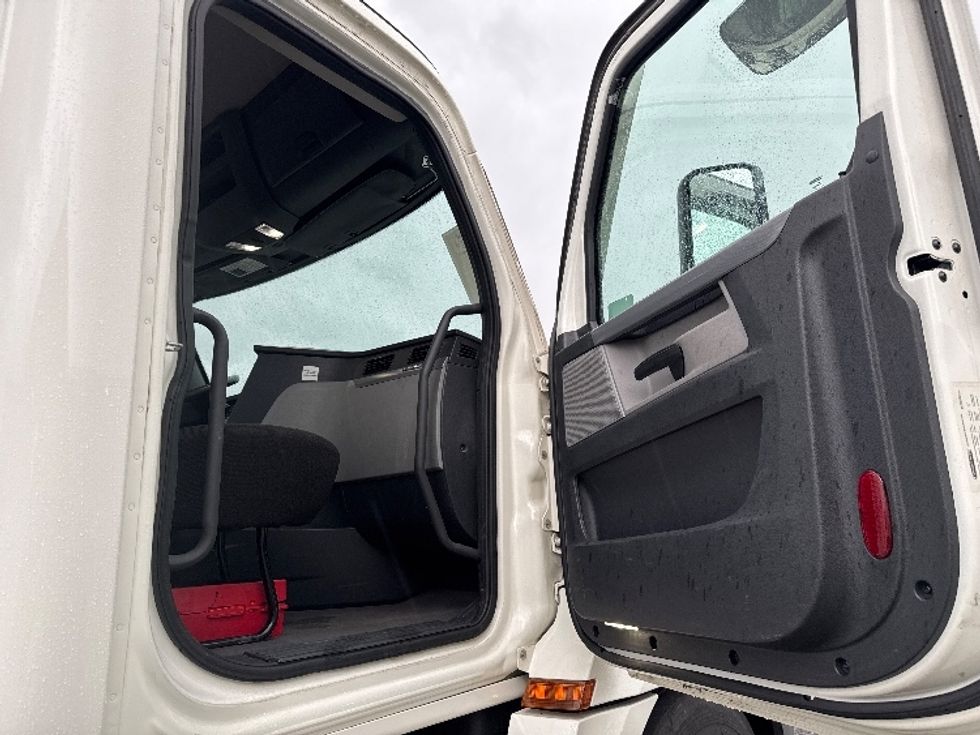 Day Cab Tractor-Heavy Duty Tractors-Freightliner-2022-T12642ST-Salt Lake City-UT-436,842\n\t\tmiles-$ 60,000 - Image 12