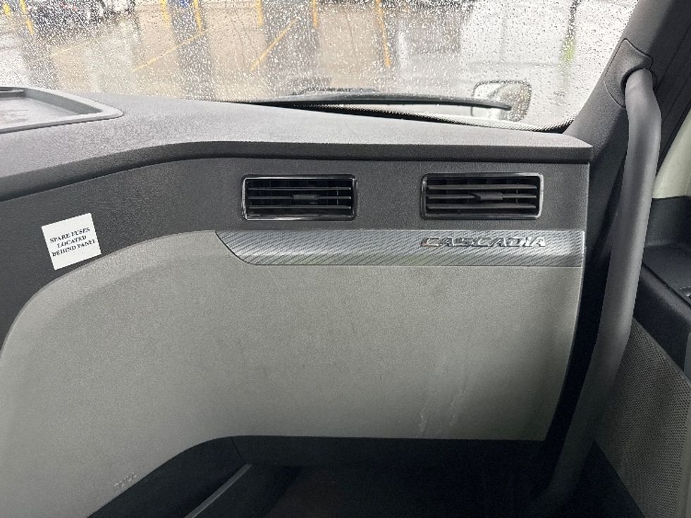 Day Cab Tractor-Heavy Duty Tractors-Freightliner-2022-T12642ST-Salt Lake City-UT-436,842\n\t\tmiles-$ 60,000 - Image 13