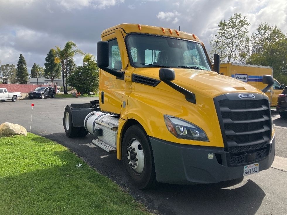 Day Cab Tractor-Heavy Duty Tractors-Freightliner-2022-T12642ST-San Diego-CA-344,405\n\t\tmiles-$ 75,250 - Image 1