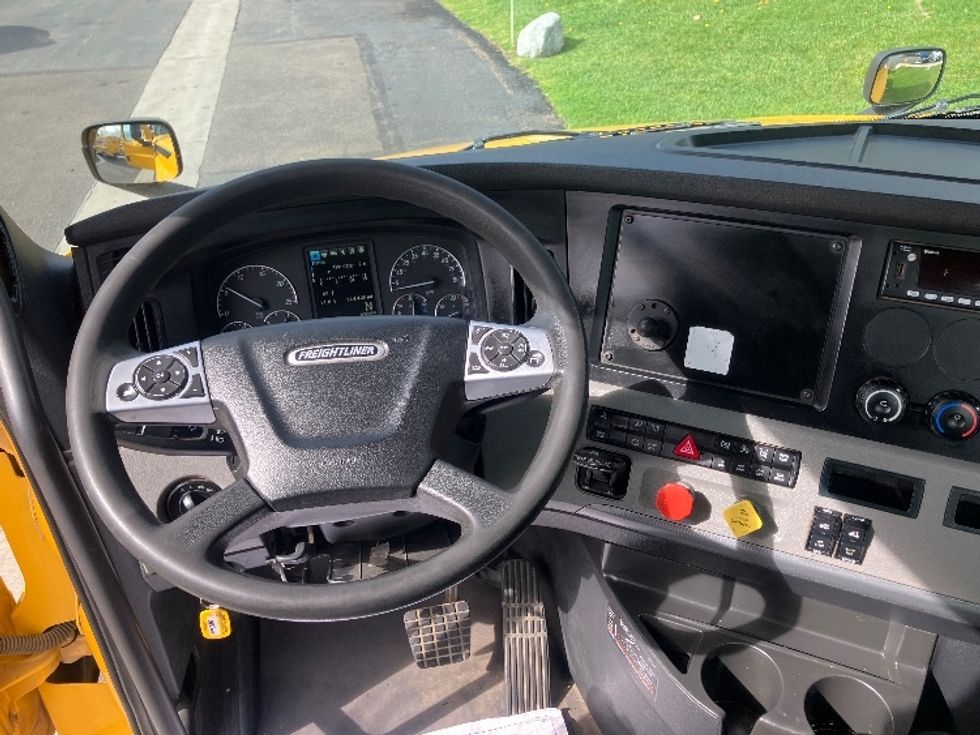 Day Cab Tractor-Heavy Duty Tractors-Freightliner-2022-T12642ST-San Diego-CA-344,405\n\t\tmiles-$ 75,250 - Image 11